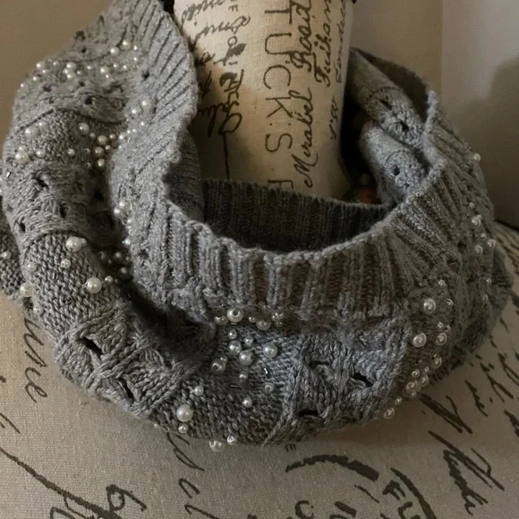 Lauren Ralph Lauren Gray Knit Infinity Scarf 
Wool blend - Picture 6 of 6